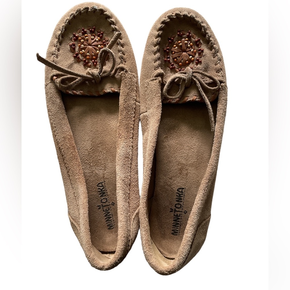 NWOB Minnetonka Natural Suede Moccasins